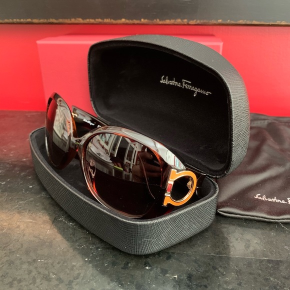 SOLD OUT! Salvatore Ferragamo Tortoise Sunglasses NIB - Picture 3 of 12